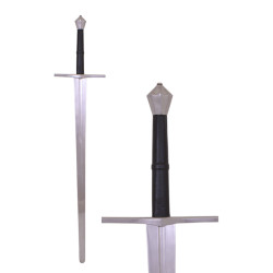 Épée médiévale à une main et demi prête au combat 